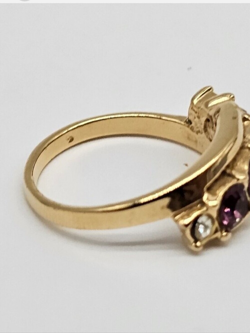 Avon Goldtone Ring with Purple Gemstones - Picture 6 of 8